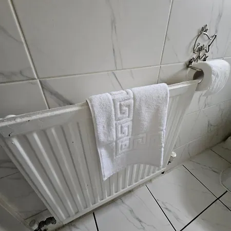 No Frills & Nothing Fancy 1 Bed Studio City Centre Cardiff Exterior photo