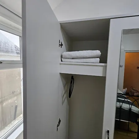 No Frills & Nothing Fancy 1 Bed Studio City Centre Cardiff Exterior photo