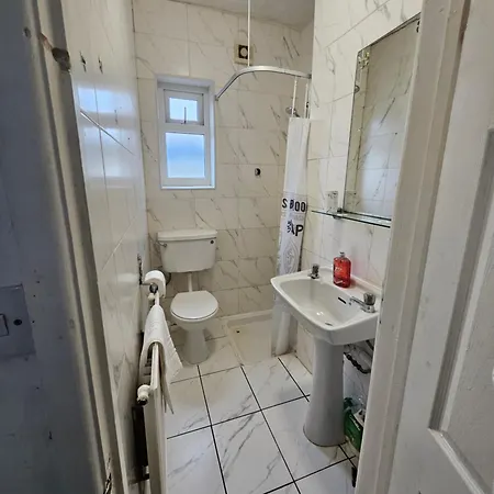 No Frills & Nothing Fancy 1 Bed Studio City Centre Cardiff Exterior photo
