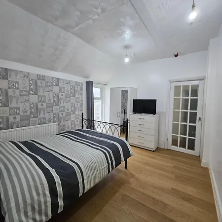 No Frills & Nothing Fancy 1 Bed Studio City Centre Cardiff Exterior photo