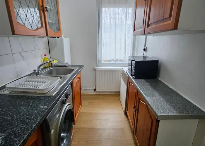No Frills & Nothing Fancy 1 Bed Studio City Centre